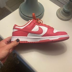 Nike Dunks Low Women’s 7.5 White/Archaeo Pink